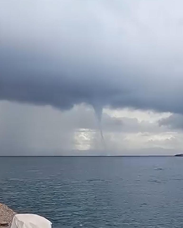 Çanakkalede denizde hortum oluştu