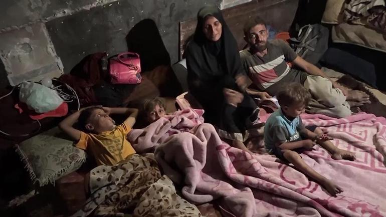 Gazzede yıkıntılar arasında yaşam