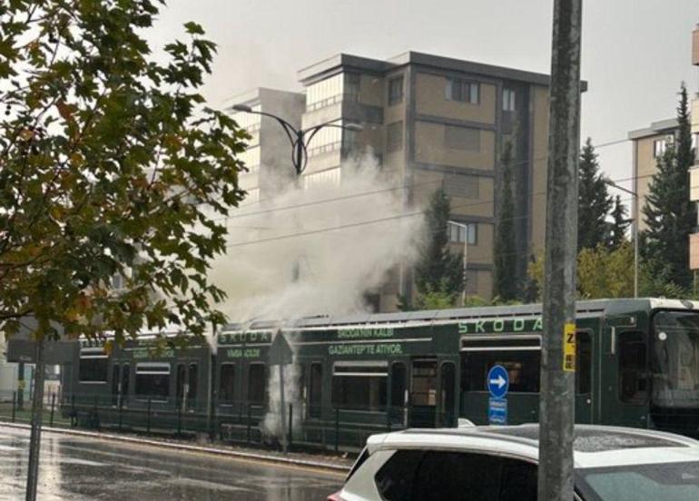 Yıldırım tramvayı vurdu Gaziantep’te şoke eden anlar