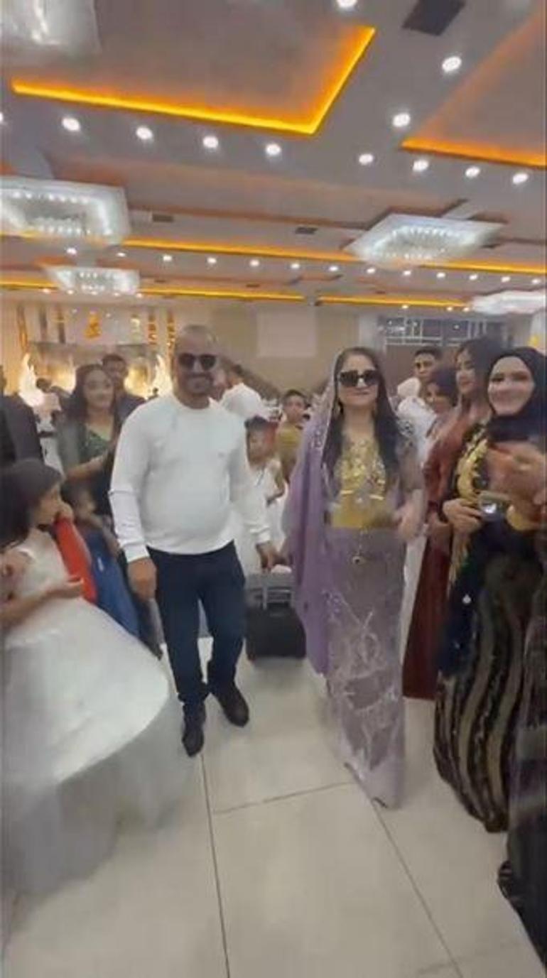 YOK ARTIK Mardindeki düğünde gelin ve damada paradan yelek giydirilip, taç takıldı