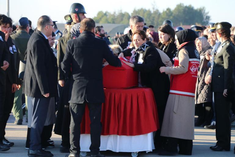 Kahramanlara veda Türkiye şehitlerini uğurladı