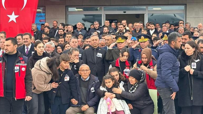  Dik tut oğlum başını senin baban kahraman