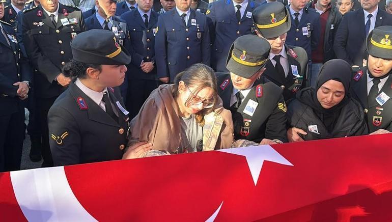 Kahramanlara veda Türkiye şehitlerini uğurladı