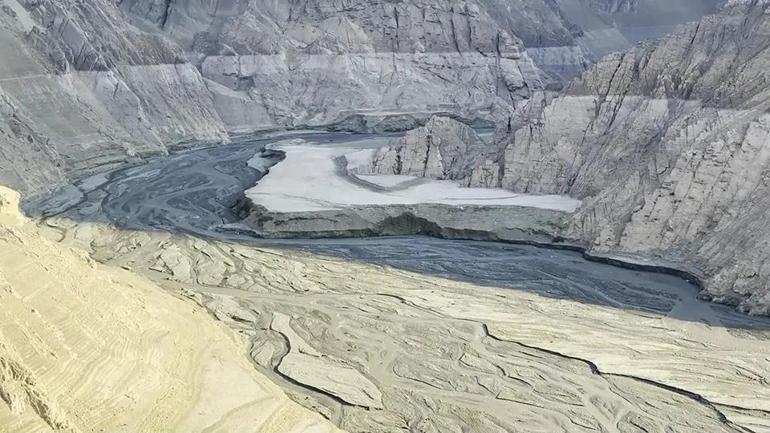 İranda su krizi derinleşiyor: Halk gözyaşlarıyla yağmur için dua etti