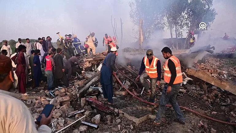 Pakistanda havai fişek fabrikasında patlama: 5 kişi öldü
