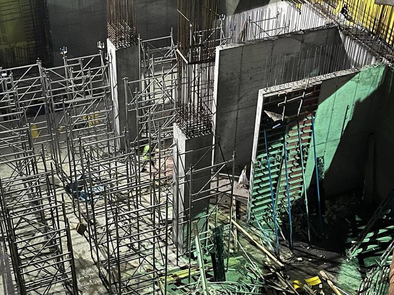 Son dakika haberi: Beyoğlunda metro inşaatında iskele devrildi: 1 işçi hayatını kaybetti