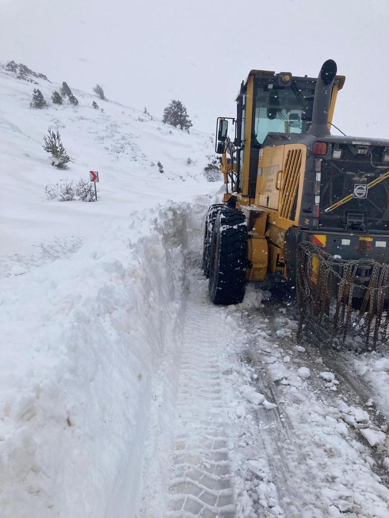  46 yerleşim yerinin yolu ulaşıma kapandı