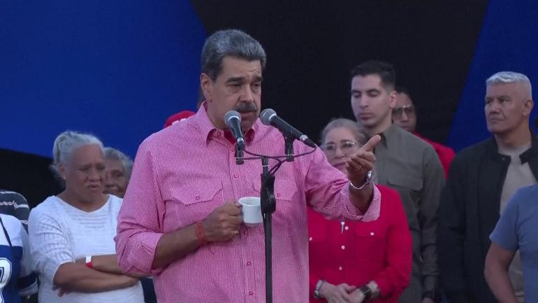 Maduro Trumpa şarkıyla dur dedi