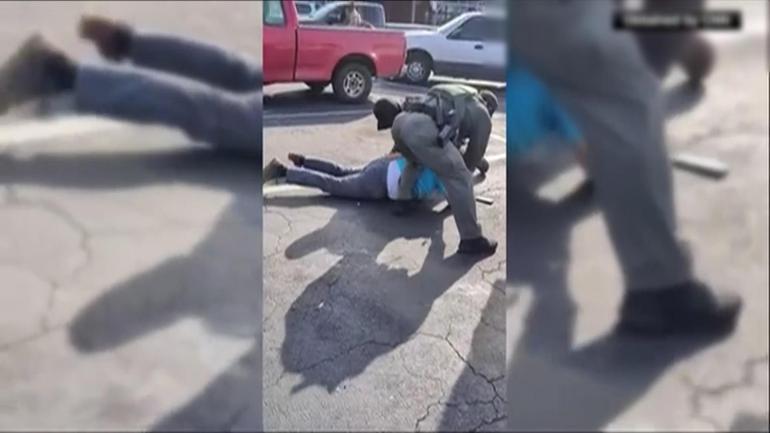 Göçmenlik ajanlarının şiddeti kameraya yansıdı