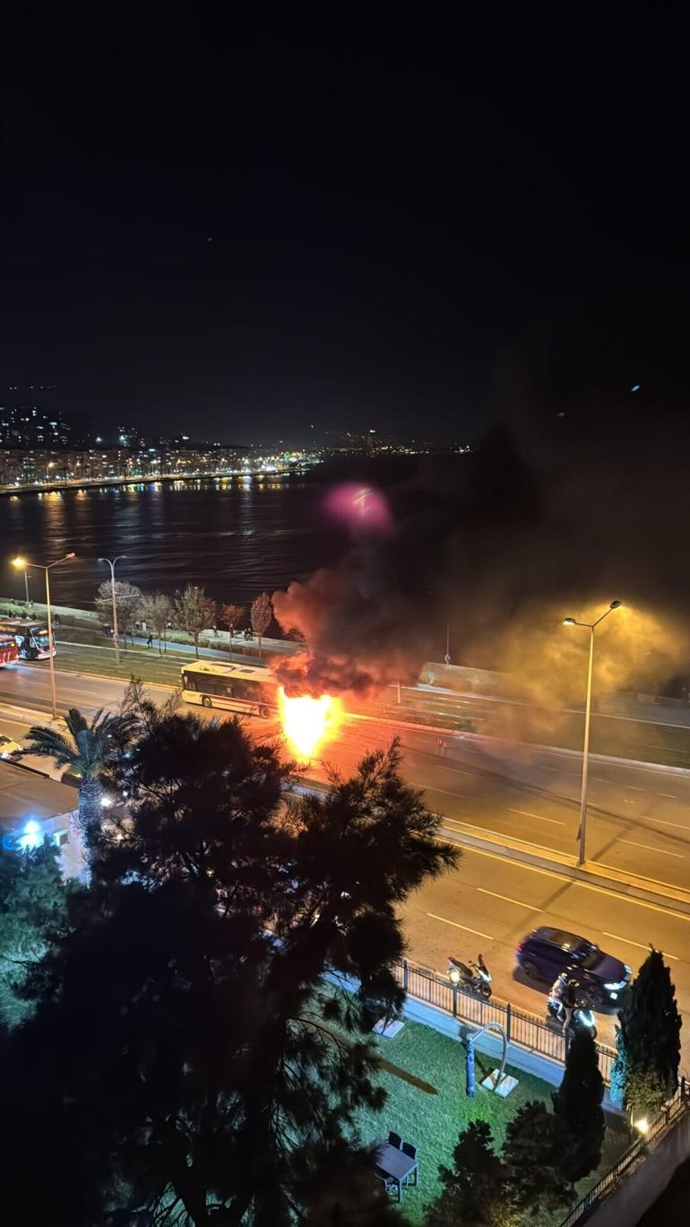 İzmirde belediye otobüsü cayır cayır yandı