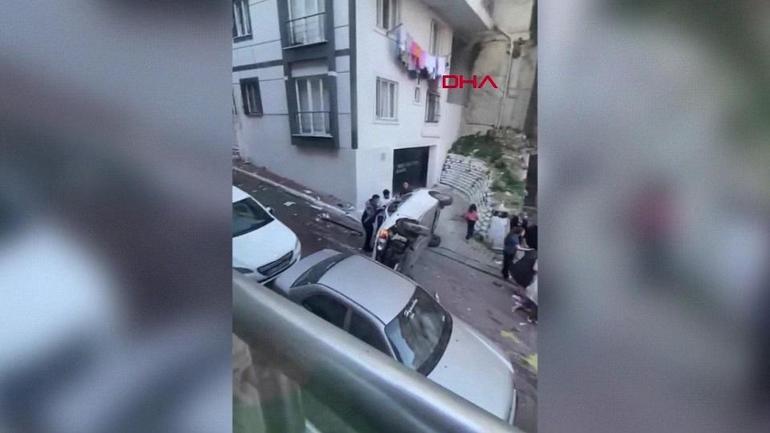 Kağıthanede feci kaza Kontrolden çıkan araç ortalığı savaş alanına çevirdi