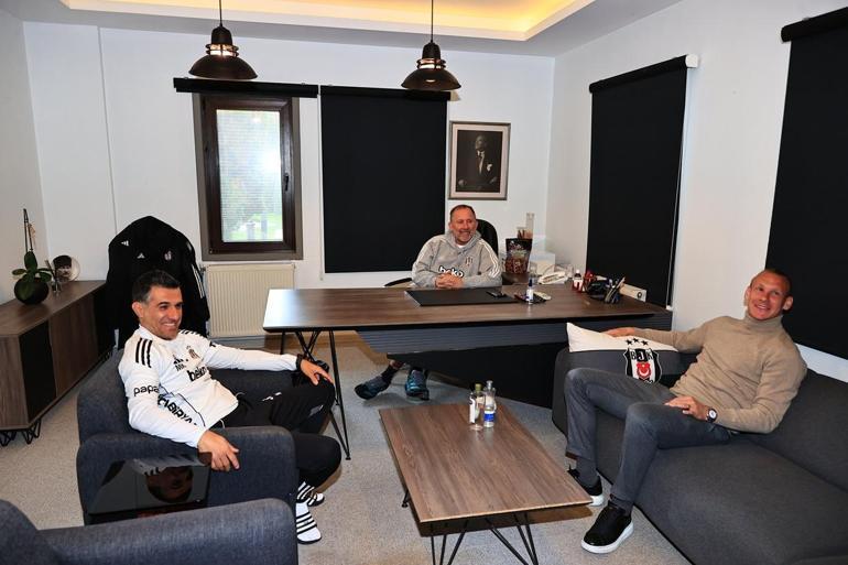 Beşiktaşın eski stoperi Domagoj Vida, siyah-beyazlıları ziyaret etti