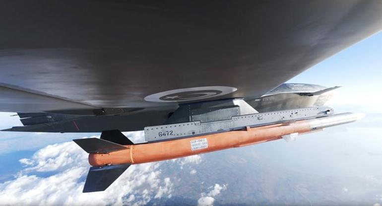 Dünyada bir ilki gerçekleştirdi KIZILELMAdan milli donanımlarla gövde gösterisi