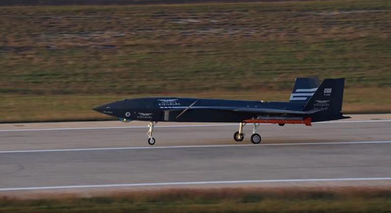 Dünyada bir ilki gerçekleştirdi KIZILELMAdan milli donanımlarla gövde gösterisi