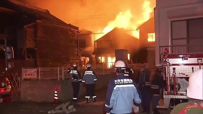 Japonyada bir mahalle küle döndü
