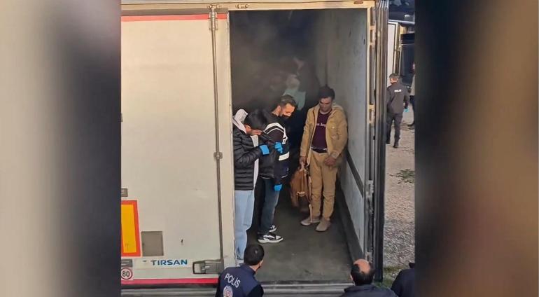 Ülke genelindeki denetimlerde 687 düzensiz göçmen yakalandı