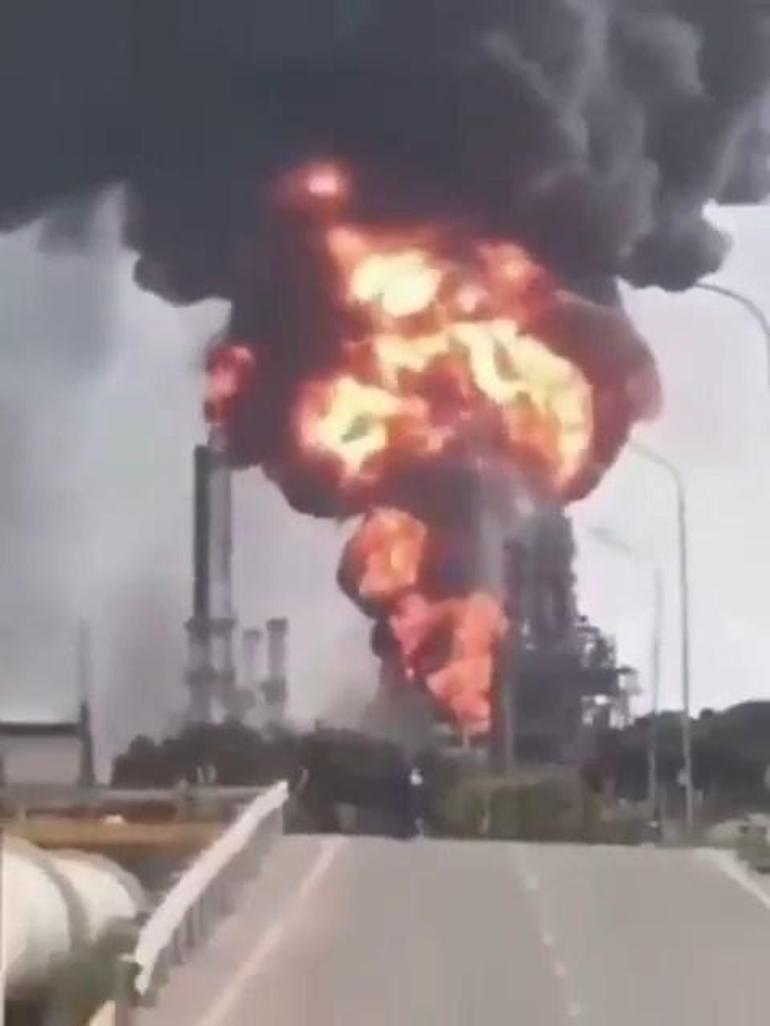 Venezuelada petrol tesisinde patlama: Siyah dumanlar gökyüzünü sardı