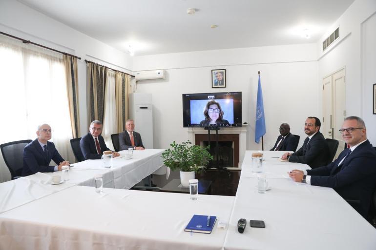 KKTC Cumhurbaşkanı Erhürman, GKRY Lideri Hristodulidis ile ara bölgede görüştü