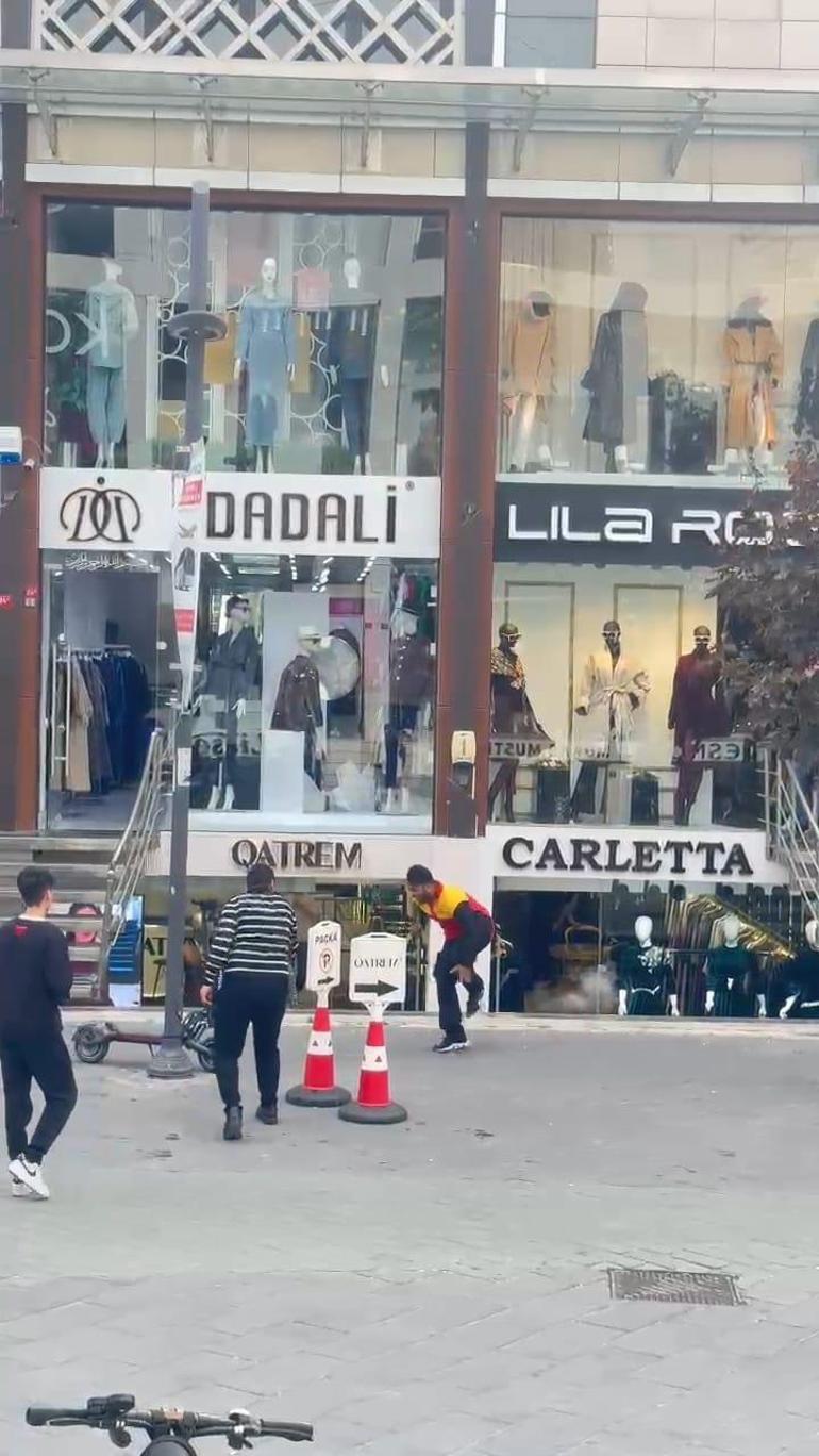 Biri silaha biri bıçağa sarıldı