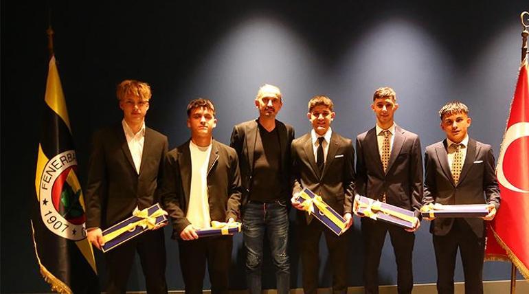 Fenerbahçe, 5 futbolcuyla sözleşme imzaladı