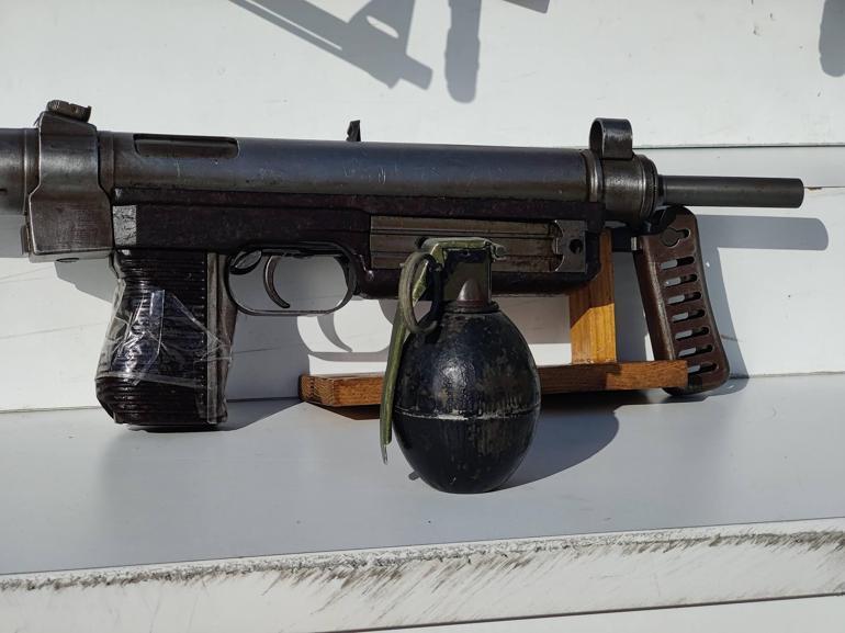 İstanbulda motosikletli suç örgütüne büyük darbe Emniyet ele geçirilen silahları sergiledi