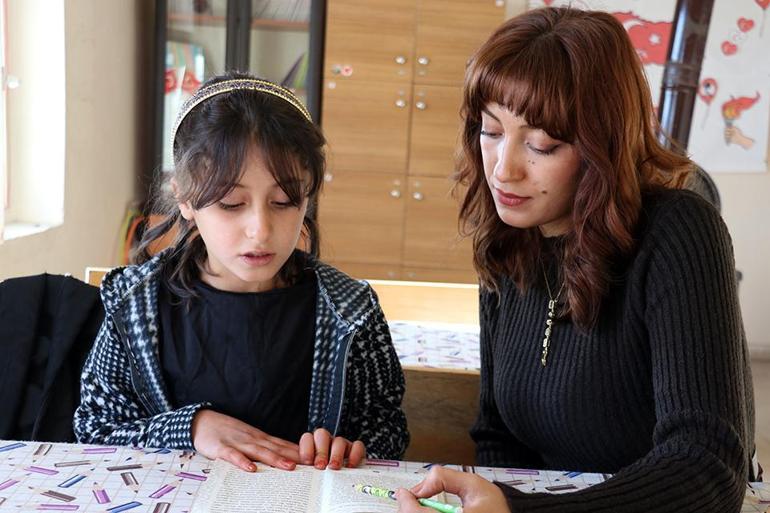 Sadece bir öğrencisine ders veriyor