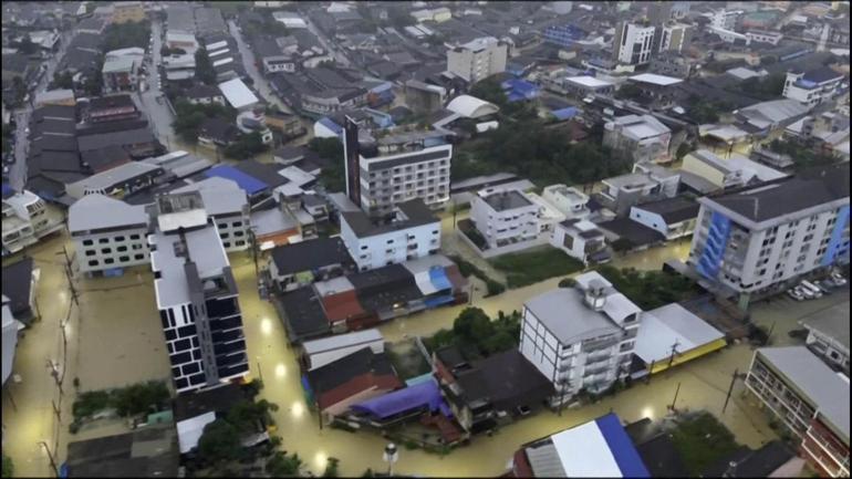 Tayland su altında kaldı: 300 yılın yağış rekoru kırıldı