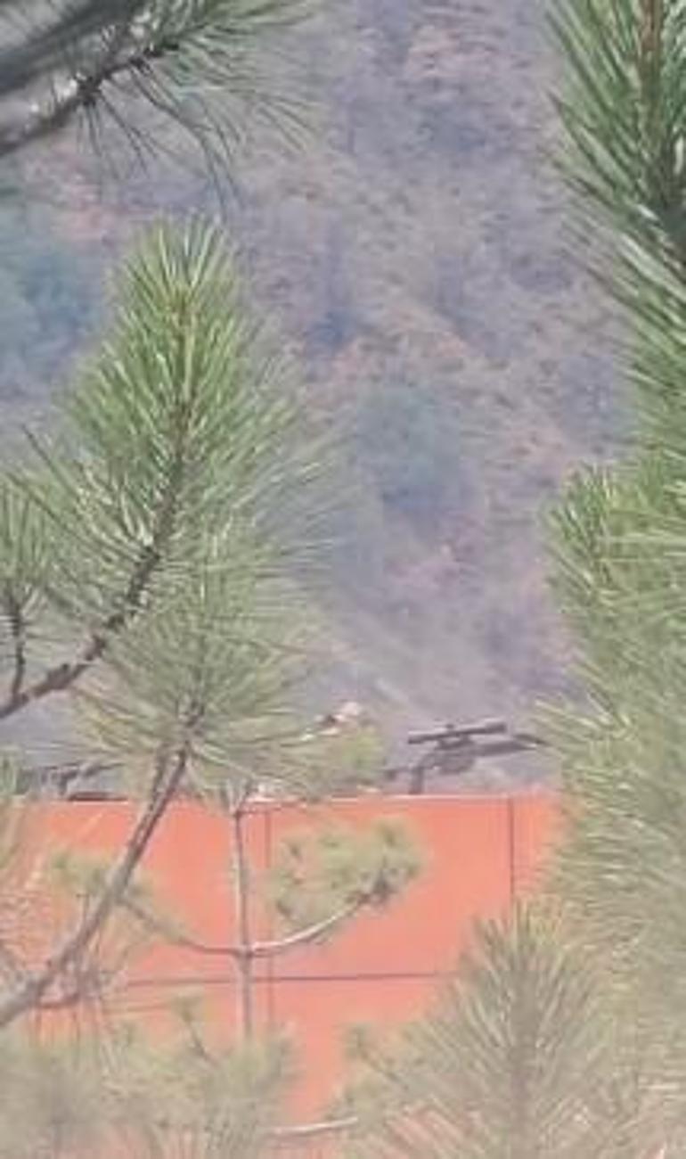  Silahlı akademisyen memuru rehin aldı