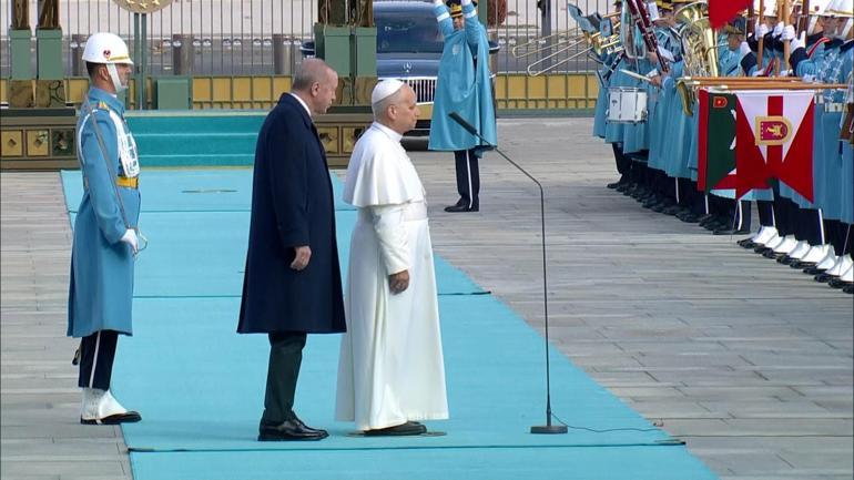 İşte Papaya hediye edilecek o kitap