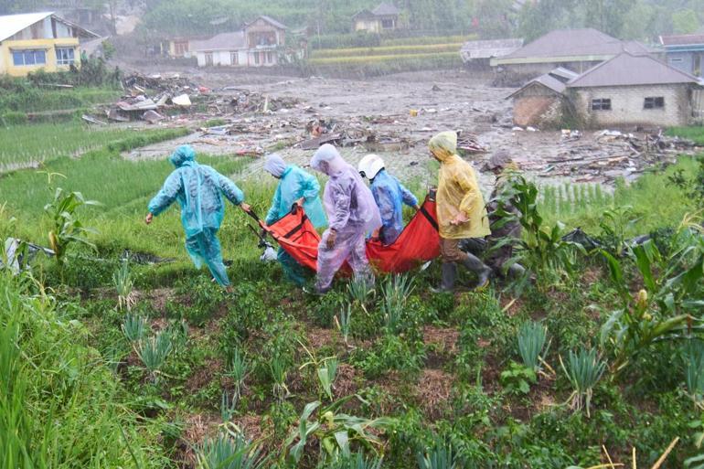 Endonezyada sel felaketi: 49 ölü, onlarca kişi de kayıp