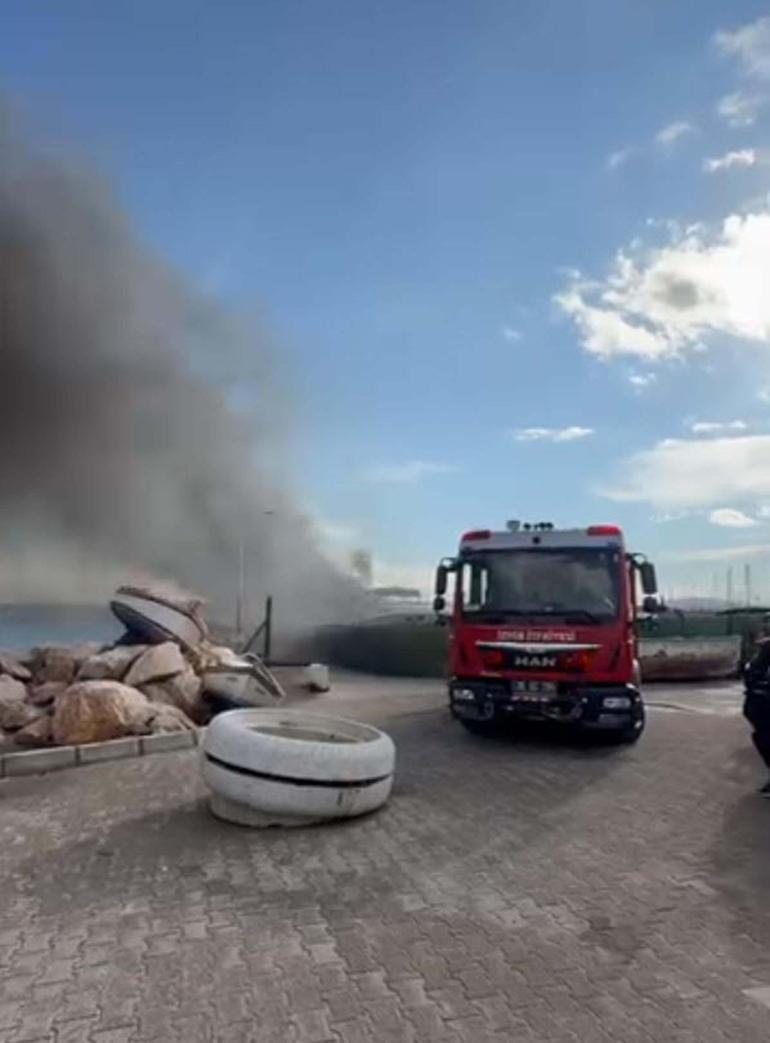 İzmirde tekneler alev alev yandı