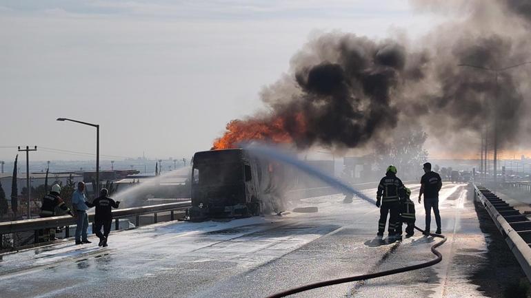 Mersinde akaryakıt yüklü tanker alev alev yandı