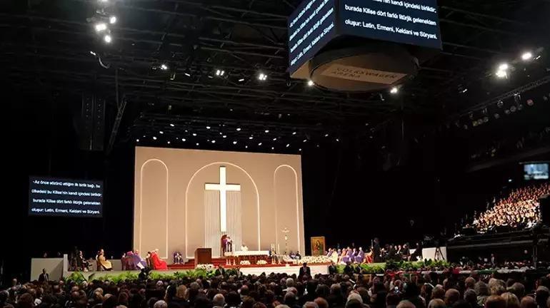 Papa 14. Leo İstanbulda ayin yönetti, barış mesajı verdi