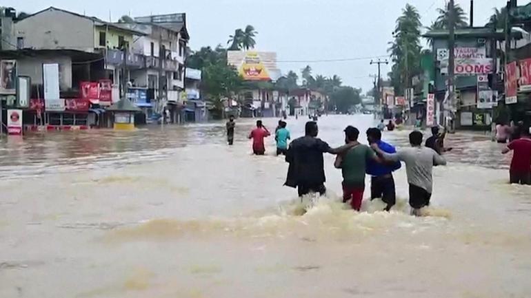 Güney Asya’da sel yüzlerce can aldı