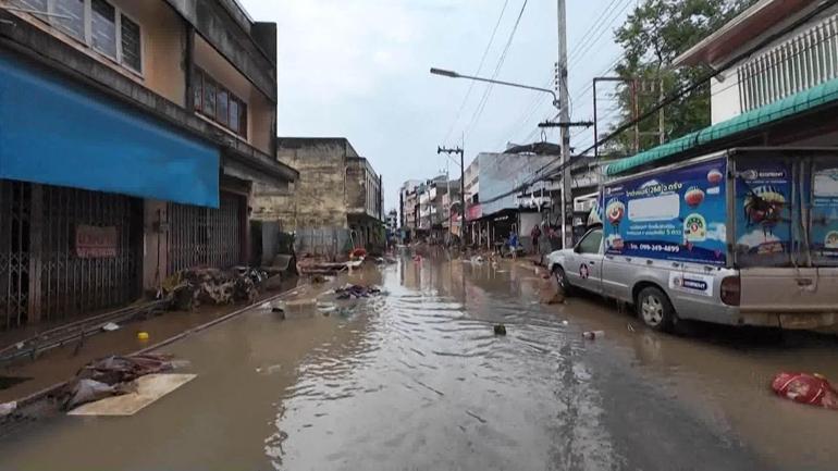 Güney Asya’da sel yüzlerce can aldı