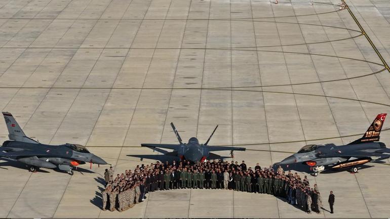 Havacılık tarihinde yeni çağ BAYRAKTAR KIZILELMA HAVA-HAVA FÜZESİYLE HEDEFİ VURDU