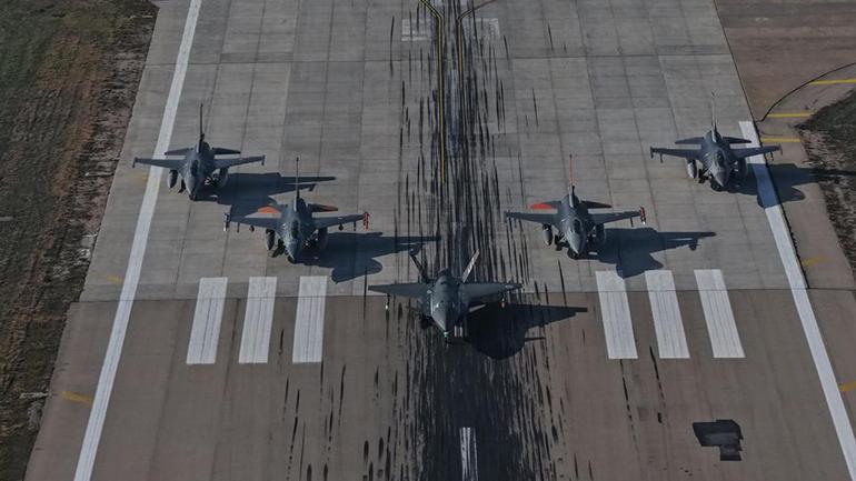 Havacılık tarihinde yeni çağ BAYRAKTAR KIZILELMA HAVA-HAVA FÜZESİYLE HEDEFİ VURDU