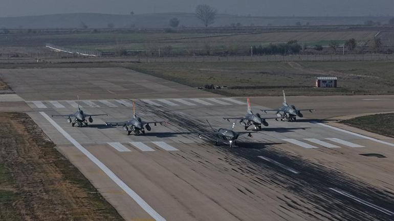 Havacılık tarihinde yeni çağ BAYRAKTAR KIZILELMA HAVA-HAVA FÜZESİYLE HEDEFİ VURDU