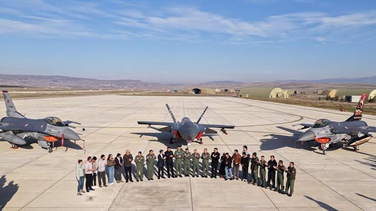 Havacılık tarihinde yeni çağ BAYRAKTAR KIZILELMA HAVA-HAVA FÜZESİYLE HEDEFİ VURDU