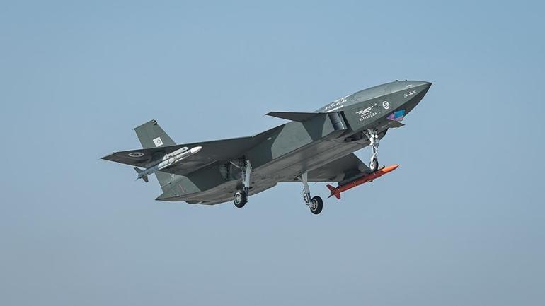 Havacılık tarihinde yeni çağ BAYRAKTAR KIZILELMA HAVA-HAVA FÜZESİYLE HEDEFİ VURDU