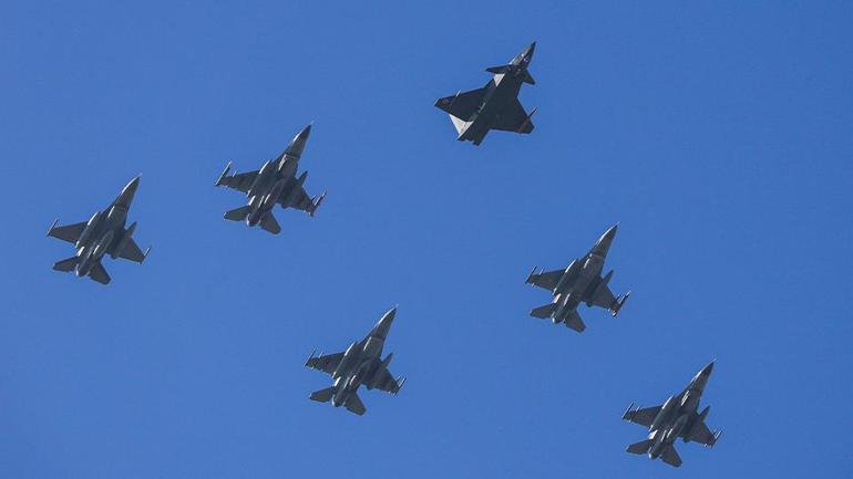 Havacılık tarihinde yeni çağ BAYRAKTAR KIZILELMA HAVA-HAVA FÜZESİYLE HEDEFİ VURDU