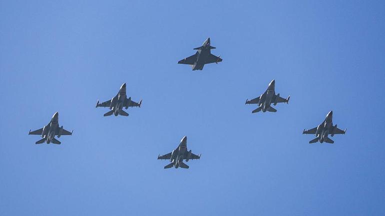 Havacılık tarihinde yeni çağ BAYRAKTAR KIZILELMA HAVA-HAVA FÜZESİYLE HEDEFİ VURDU