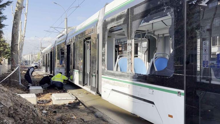 Kocaelinde tramvay ile çöp kamyonu çarpıştı: 3 yaralı