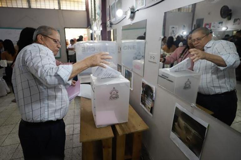 Hondurasta devlet başkanı seçimi için oy kullanma işlemi başladı