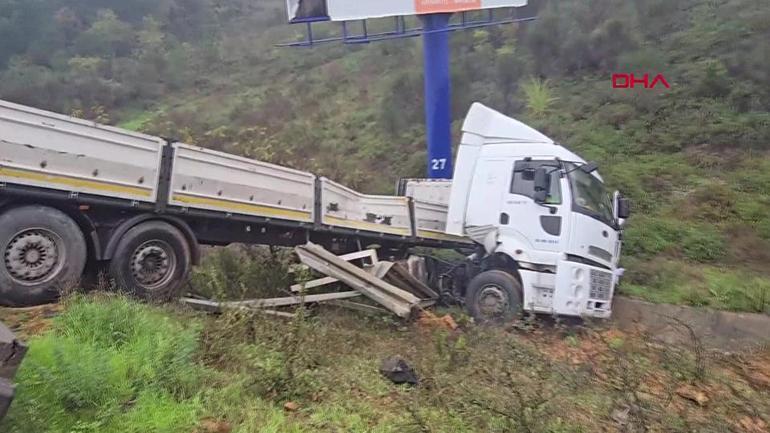 İstanbul’da seyir halindeki TIR şarampole uçtu