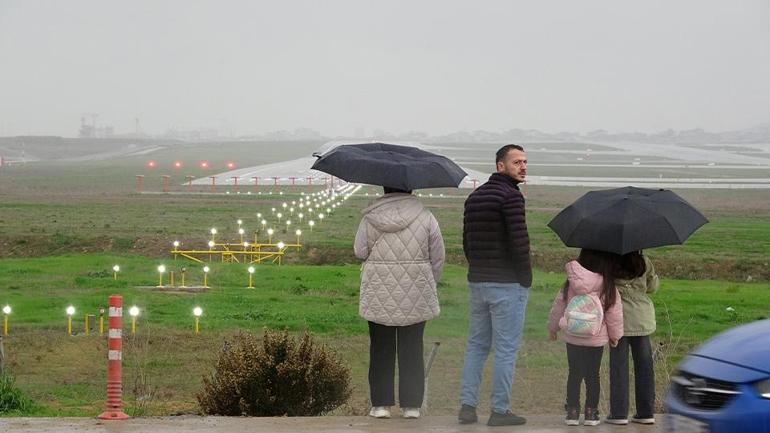 Ziyaretçi akınına uğruyor Sabiha Gökçen pistindeki seyir terasına yoğun ilgi