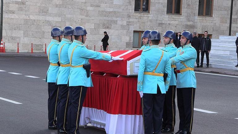 Vefat eden eski milletvekili Cemal Öztürk için TBMMde tören