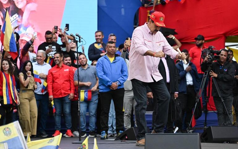 Maduro dans ederek savaşa hayır mesajı verdi