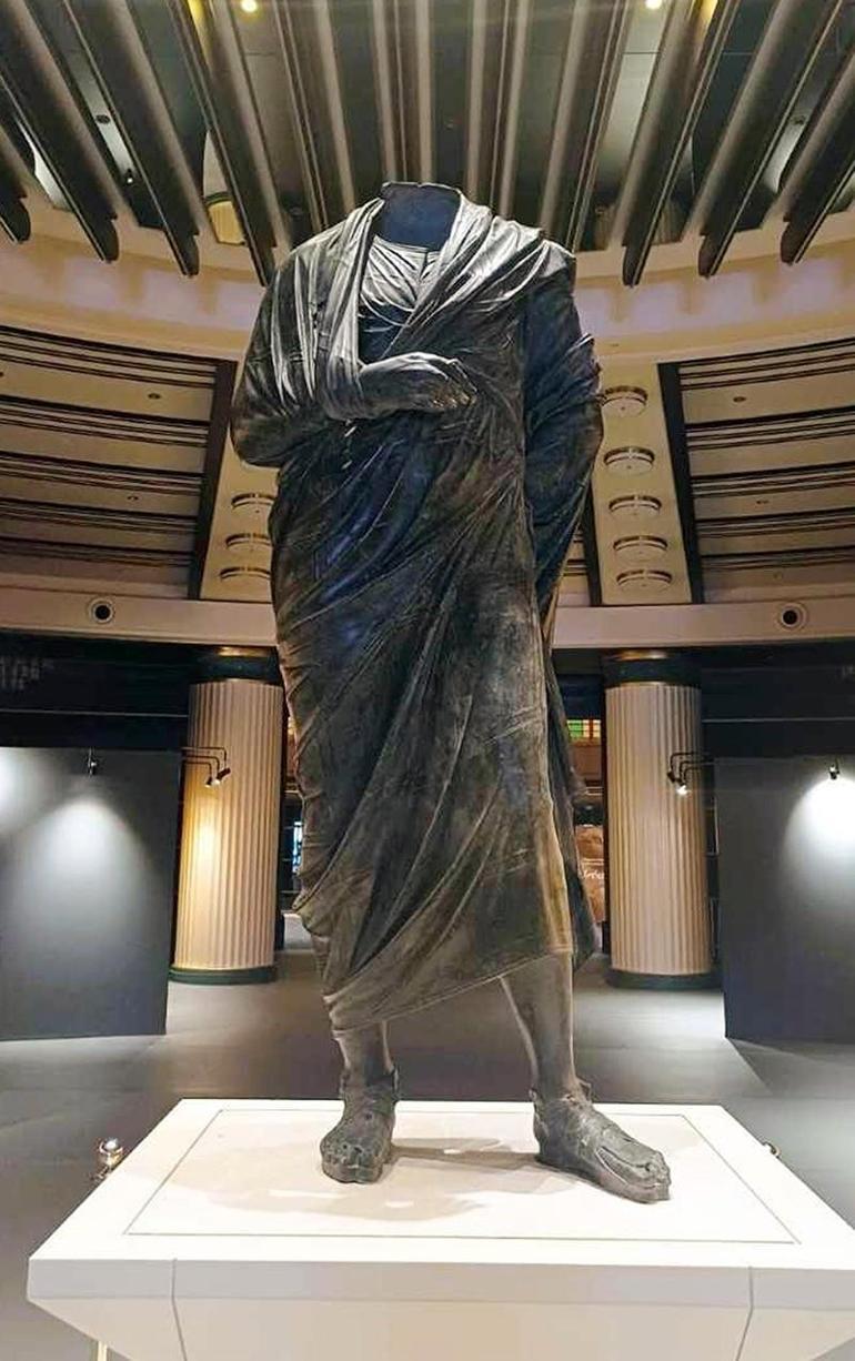 Yurt dışına kaçırılan 110 tarihi eser, Türkiyeye getirildi