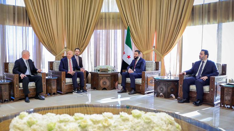 Suriye Cumhurbaşkanı Şara, ABDli Temsilci Barrackı kabul etti